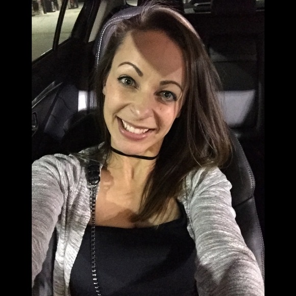 Meet your Posher, Christine - Picture 1 of 6